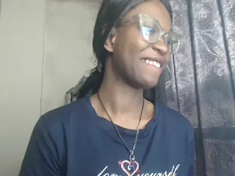 Snapshot of CarolinneMoor chatting on January 3, 2025, 11:57 am CarolinneMoor online show from January 3, 2025, 11:57 am