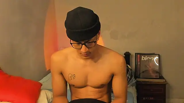 Snapshot of Ivano_joness chatting on December 7, 2024, 12:02 pm Ivano joness online show from December 7, 2024, 12:02 pm