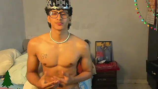 Snapshot of Ivano_joness chatting on December 15, 2024, 4:40 am Ivano joness online show from December 15, 2024, 4:40 am