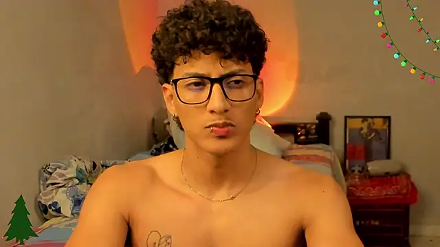 Snapshot of Ivano_joness chatting on December 21, 2024, 4:09 am Ivano joness online show from December 21, 2024, 4:09 am