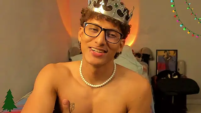 Snapshot of Ivano_joness chatting on December 24, 2024, 4:44 am Ivano joness online show from December 24, 2024, 4:44 am