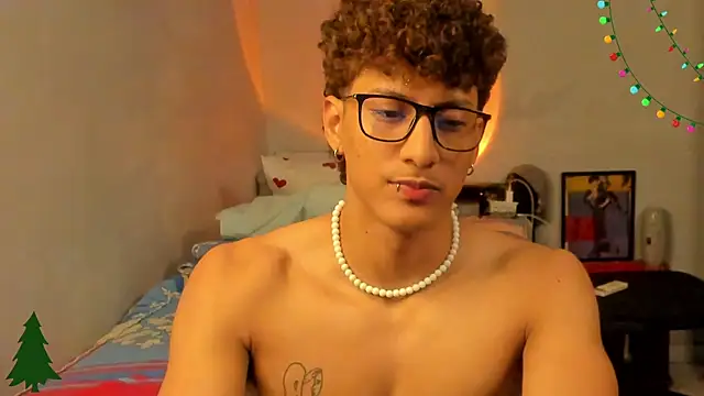 Snapshot of Ivano_joness chatting on December 24, 2024, 10:44 am Ivano joness online show from December 24, 2024, 10:44 am