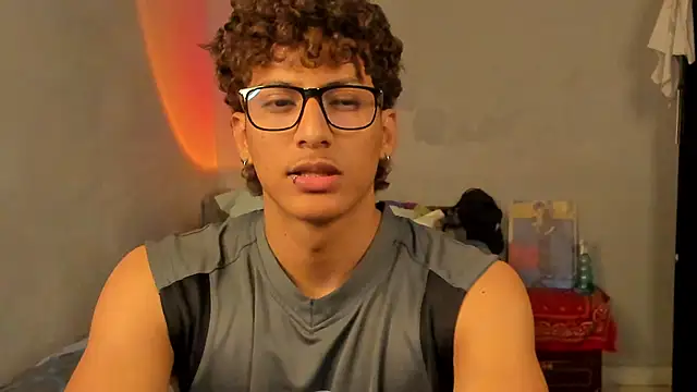 Snapshot of Ivano_joness chatting on January 19, 2025, 3:42 pm Ivano joness online show from January 19, 2025, 3:42 pm