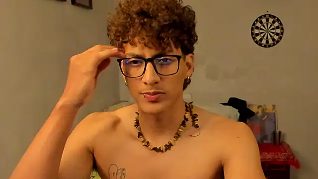 Snapshot of Ivano_joness chatting on February 7, 2025, 9:26 am Ivano joness online show from February 7, 2025, 9:26 am