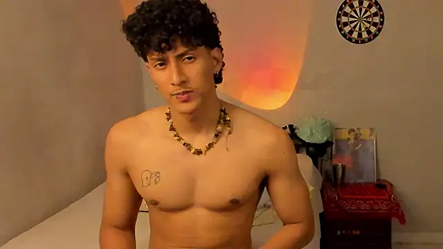 Snapshot of Ivano_joness chatting on February 12, 2025, 12:55 pm Ivano joness online show from February 12, 2025, 12:55 pm