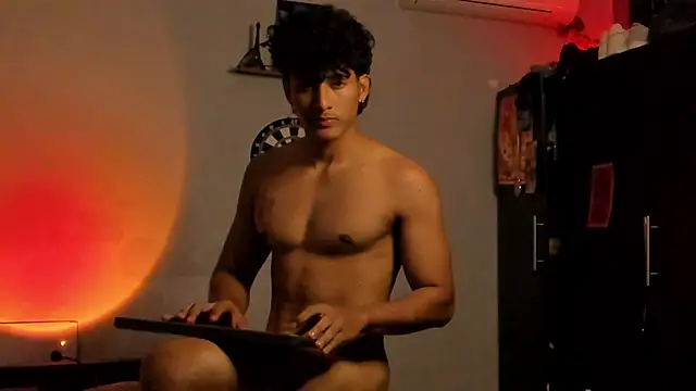 Snapshot of Ivano_joness chatting on February 20, 2025, 9:44 am Ivano joness online show from February 20, 2025, 9:44 am