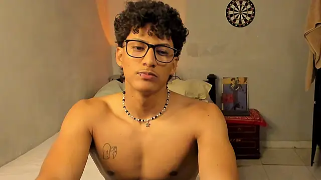 Snapshot of Ivano_joness chatting on February 22, 2025, 4:19 pm Ivano joness online show from February 22, 2025, 4:19 pm