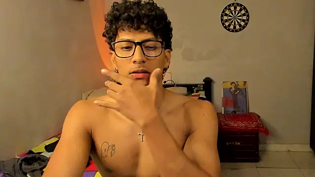 Snapshot of Ivano_joness chatting on February 24, 2025, 9:10 am Ivano joness online show from February 24, 2025, 9:10 am