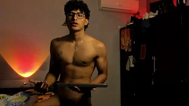 Snapshot of Ivano_joness chatting on February 24, 2025, 12:16 pm Ivano joness online show from February 24, 2025, 12:16 pm