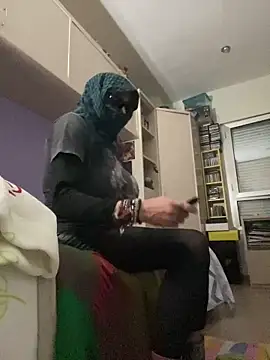 Snapshot of Kamaleonix chatting on January 31, 2025, 8:54 pm Kamaleonix online show from January 31, 2025, 8:54 pm