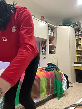 Snapshot of Kamaleonix chatting on February 4, 2025, 10:34 pm Kamaleonix online show from February 4, 2025, 10:34 pm