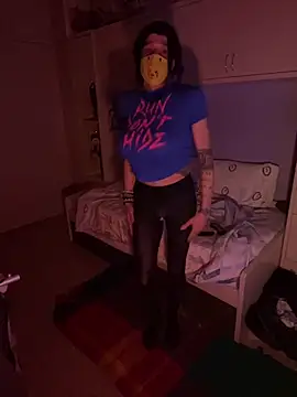 Snapshot of Kamaleonix chatting on February 7, 2025, 10:09 pm Kamaleonix online show from February 7, 2025, 10:09 pm