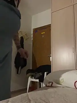 Snapshot of Kamaleonix chatting on February 16, 2026, 9:11 pm Kamaleonix online show from February 16, 2026, 9:11 pm