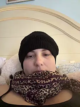 Snapshot of MilfyMrsRobinson chatting on March 4, 2026, 7:53 pm MilfyMrsRobinson online show from March 4, 2026, 7:53 pm