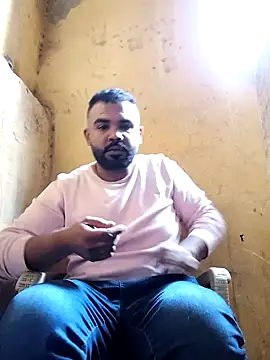 Snapshot of ListedLoin chatting on February 4, 2025, 12:00 pm ListedLoin online show from February 4, 2025, 12:00 pm