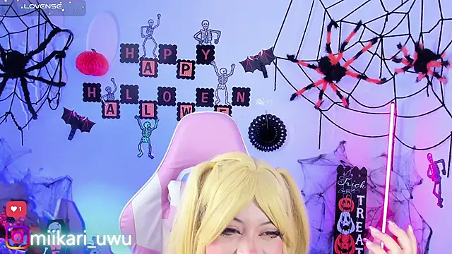 Snapshot of Ahri_Elderwood chatting on October 25, 2025, 5:04 am Ahri Elderwood online show from October 25, 2025, 5:04 am