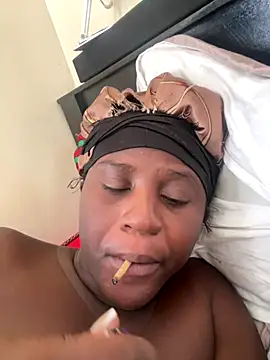 Snapshot of prettymelanin chatting on October 9, 2025, 6:33 am prettymelanin online show from October 9, 2025, 6:33 am