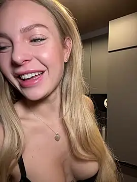 ChiaraVixen online show from February 4, 2025, 6:25 am