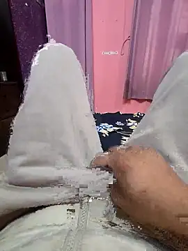 Snapshot of Loveboycurvy chatting on February 2, 2026, 2:43 am Loveboycurvy online show from February 2, 2026, 2:43 am