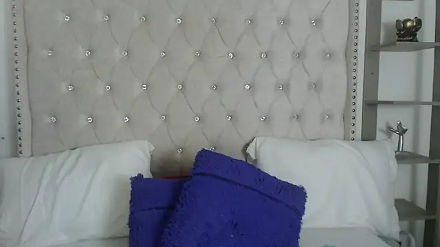 Abril Squirt online show from July 2, 2026, 8:37 pm