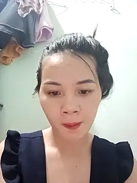 Snapshot of Ngoc-Trinh chatting on October 22, 2025, 9:47 pm Ngoc-Trinh online show from October 22, 2025, 9:47 pm
