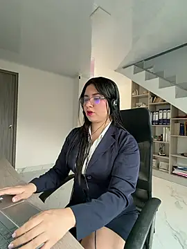 VAL PRINCESS online show from August 9, 2026, 9:09 pm