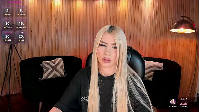 HannaConnor  online show from April 11, 2026, 8:35 pm