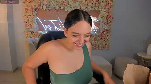 BellaRose X online show from April 13, 2026, 5:13 am