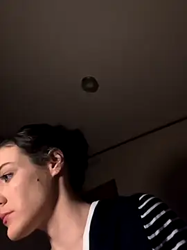 rileyyb  online show from February 13, 2026, 5:47 am