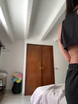 Salome golvert online show from April 14, 2026, 4:13 pm