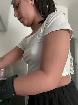 Salome golvert online show from April 21, 2026, 8:01 pm