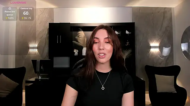 Snapshot of AnaisNin chatting on October 31, 2025, 8:43 pm AnaisNin online show from October 31, 2025, 8:43 pm