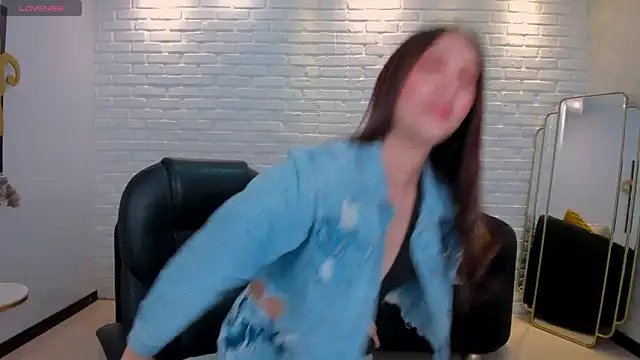 Snapshot of AnaisNin chatting on November 5, 2025, 3:50 am AnaisNin online show from November 5, 2025, 3:50 am