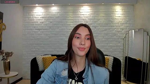 Snapshot of AnaisNin chatting on November 7, 2025, 3:06 am AnaisNin online show from November 7, 2025, 3:06 am