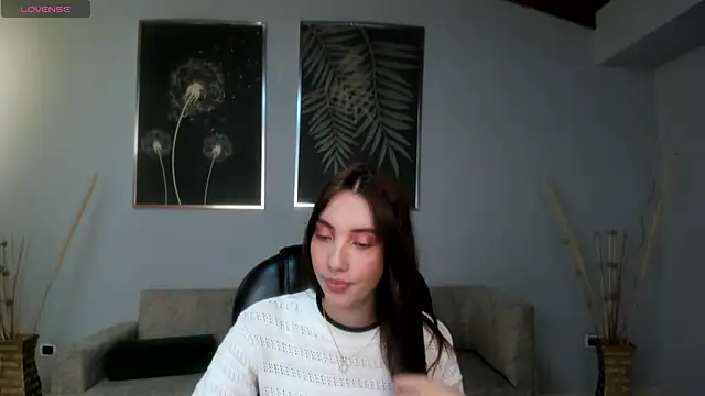 Snapshot of AnaisNin chatting on November 18, 2025, 3:34 am AnaisNin online show from November 18, 2025, 3:34 am