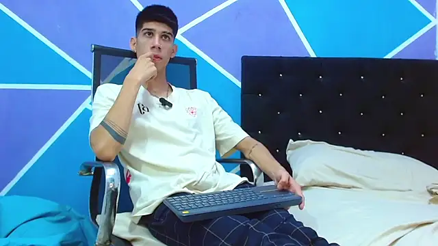 jhony-sex online show from February 5, 2025, 7:18 am