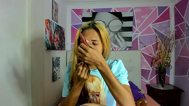 Brisahott online show from December 11, 2024, 2:11 pm