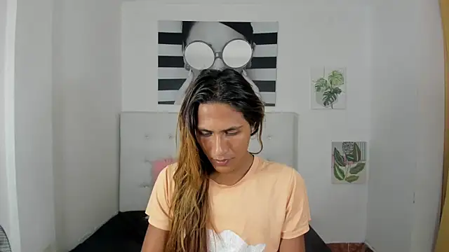 Brisahott online show from October 22, 2025, 1:28 am