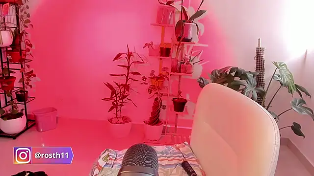 Snapshot of rossth1 chatting on November 20, 2025, 7:02 pm rossth1 online show from November 20, 2025, 7:02 pm