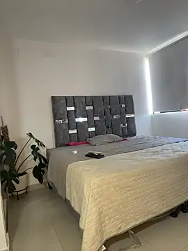 Snapshot of rossth1 chatting on February 25, 2026, 7:23 pm rossth1 online show from February 25, 2026, 7:23 pm