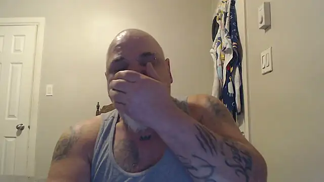 Newfiesausage1972 online show from March 4, 2025, 3:15 pm