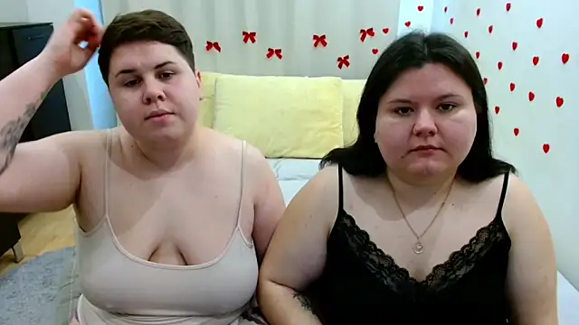 BeckyAndHellen online show from October 25, 2025, 11:40 am