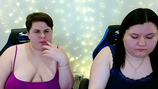 BeckyAndHellen online show from January 31, 2026, 9:35 pm