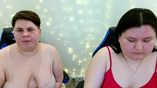 BeckyAndHellen online show from April 7, 2026, 9:59 pm