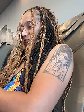 Shuggabutt online show from September 18, 2025, 1:18 am