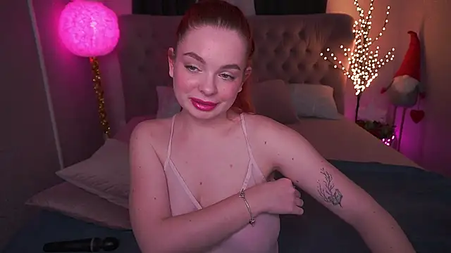 Snapshot of CarolinaDia chatting on January 19, 2025, 11:43 pm CarolinaDia online show from January 19, 2025, 11:43 pm