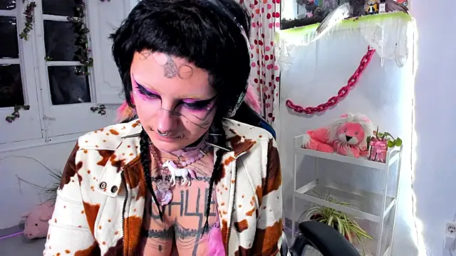 lady sontse  online show from December 18, 2025, 7:53 pm