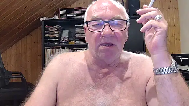 Snapshot of biggandybig chatting on April 18, 2026, 10:32 pm biggandybig online show from April 18, 2026, 10:32 pm