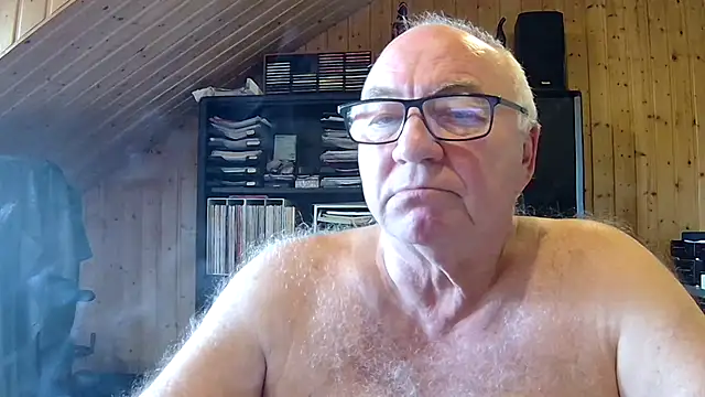 Snapshot of biggandybig chatting on April 24, 2026, 9:45 am biggandybig online show from April 24, 2026, 9:45 am