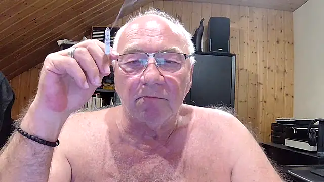 Snapshot of biggandybig chatting on May 2, 2026, 12:37 am biggandybig online show from May 2, 2026, 12:37 am